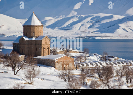 Kirche des Heiligen Kreuzes im Schnee, Akdamar Insel Region Anatolien, Türkei Stockfoto