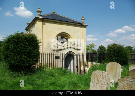 Die Ongley Familie Mausoleum auf dem Friedhof der Kirche St. Leonards, Old Warden Stockfoto