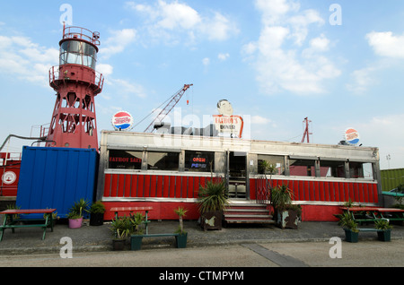 Trinity Boje Feuerschiff und Fat Boys Diner - London, England Stockfoto