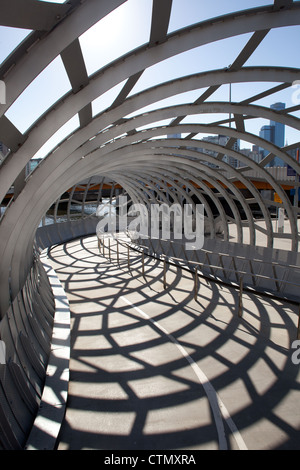 Melbourne Australien Webb Brücke über den Yarra River, Dorf Docklands Hafen Esplanade in der Victoria Marina ye Stockfoto