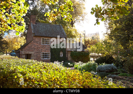 Captain cooks Hütte Fitzroy Gardens sonnigen Tag historische Baustelle Reisenden in Melbourne Australien zu sehen. Stockfoto