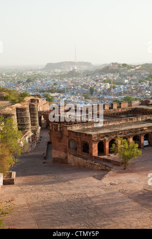 Ein Blick über die blaue Stadt Jodhpur vom Mehrangarh Fort Stockfoto