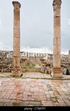 Blick durch antike Artemis-Tempel in der antiken Stadt Gerasa, moderne Jerash, Jordanien Stockfoto