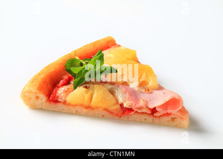 Scheibe des frisch gebackenen Pizza Hawaii Stockfoto