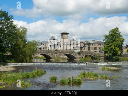 Riverside Hotel und Stramongate Brücke über den Fluss Kent, Kendal, Cumbria, England UK Stockfoto