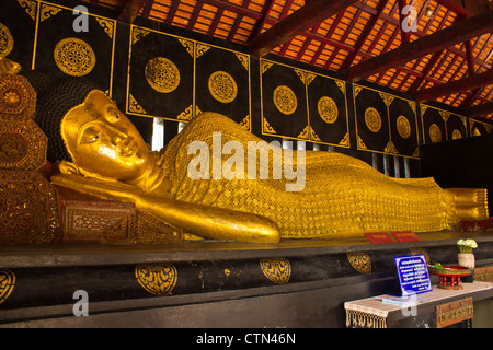 Budha Statue im Wat Chedi Lunge Stockfoto