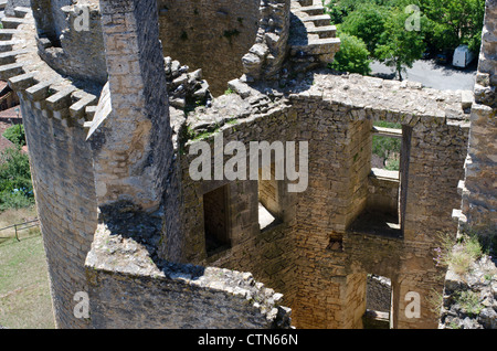 Turm von Schloss Bonaguil in der Nähe von Fumel in Frankreich Stockfoto