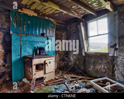 Inneren des verlassenen Croft Hauses, Eriskay Stockfoto