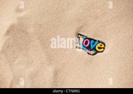 Bunte Stickereien Aufbügeln Liebe Patch im Sand am Strand Stockfoto