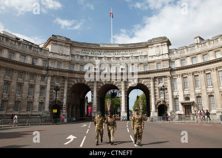 Die britische Armee in Admiralty Arch für die London 2012 Olympische Spiele. Stockfoto