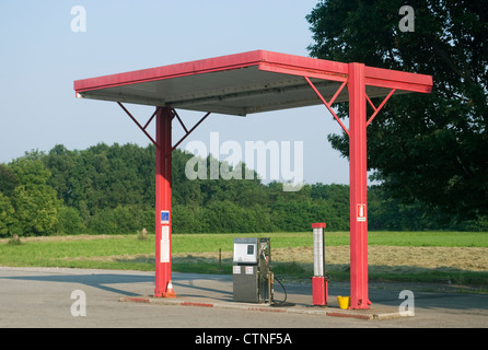 Tankstelle, Piemont, Italien Stockfoto