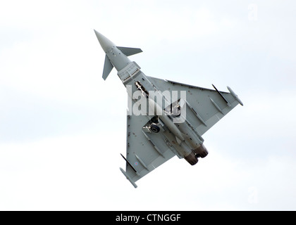 RAF Taifun-Kämpfer auf der Farnborough Airshow 2012 startenden Stockfoto