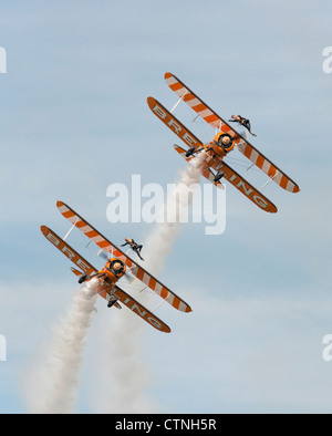 Stunt-Flieger mit Flügel Wanderer Kunstflug durchführen Stockfoto