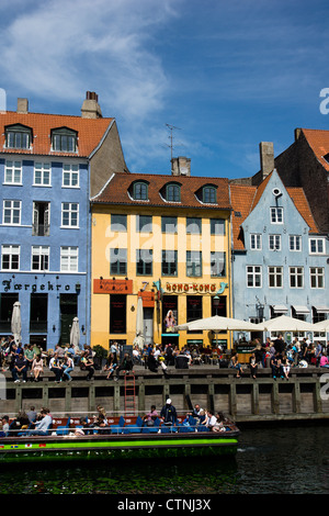 Nyhavn in Kopenhagen ist ein beliebter erholsamen Gegend im Sommer Stockfoto