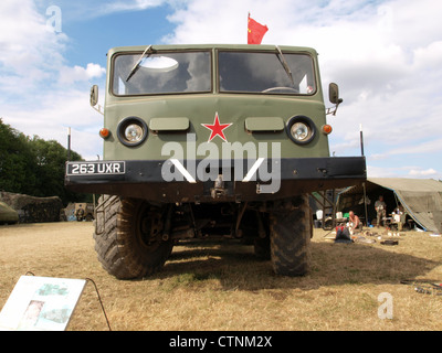 Der MAZ 537, ein sowjetisches Schwerlastfahrzeug aus dem Jahr 1959, ist bekannt für seinen leistungsstarken Motor und seine Fähigkeit, große militärische Ausrüstung über schwieriges Gelände zu transportieren. Es ist Teil von Louis Parsloes Fahrzeugsammlung. Stockfoto