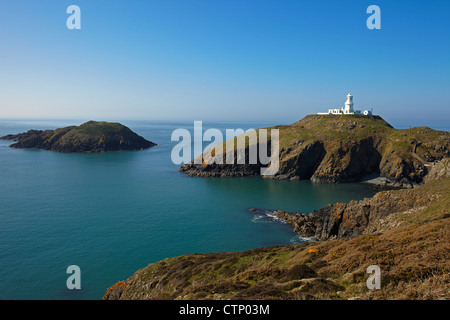 Stolperfallen Head Leuchtturm in der Nähe von Fishguard, Wales, UK Stockfoto