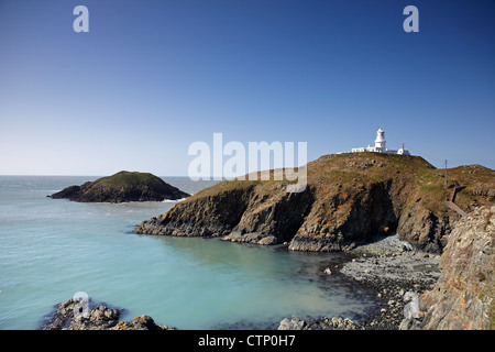 Stolperfallen Head Leuchtturm, in der Nähe von Fishguard, West Wales, UK Stockfoto