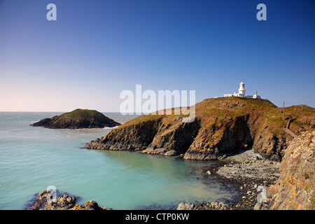 Stolperfallen Head Leuchtturm, in der Nähe von Fishguard, West Wales, UK Stockfoto