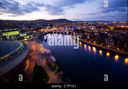 Abenddämmerung Blick über Belfast, Nordirland Stockfoto