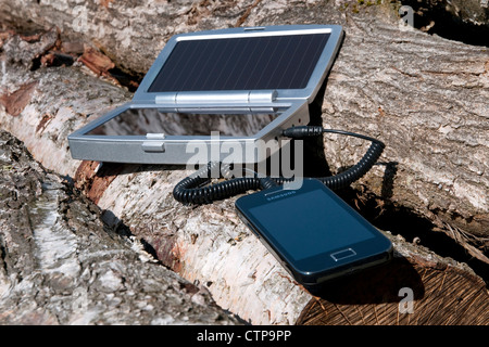 solar powered Handy-Akku-Ladegerät Stockfoto