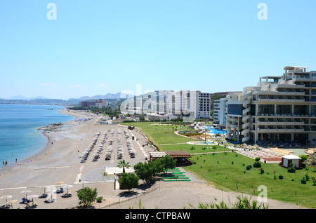 Der nördlichste Punkt mit exklusiven Hotels von Faliraki Beach auf der griechischen Insel Rhodos. Stockfoto