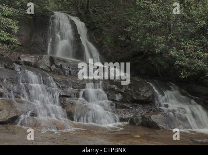 Laurel fällt, fällt eines der vielen, die Schönheit, die Smoky Mountain National Park in Tennessee hinzufügen. Stockfoto