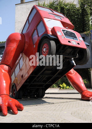 25.07.12 präsentiert der Tschechische Bildhauer David Cerny seine Skulptur mit dem Titel, London Booster, Stockfoto