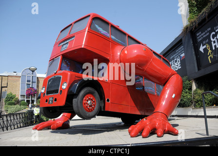 25.07.12 präsentiert der Tschechische Bildhauer David Cerny seine Skulptur mit dem Titel, London Booster, Stockfoto