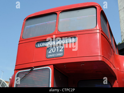 25.07.12 präsentiert der Tschechische Bildhauer David Cerny seine Skulptur mit dem Titel, London Booster, Stockfoto