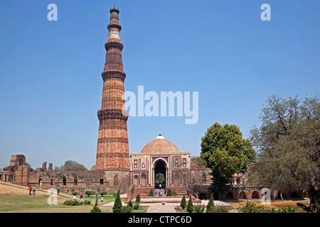 Qutub Minar / Qutb Minar, UNESCO-Weltkulturerbe und höchste Minarett in Delhi, Indien Stockfoto