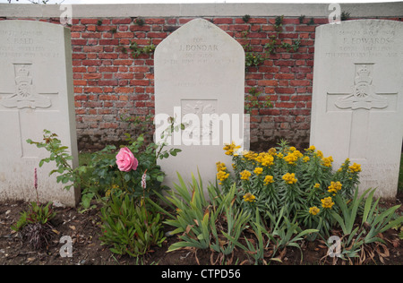 Grabstein eines polnischen Soldaten in Aubers Kante British Cemetery, in der Nähe von Aubers, Nord-Pas-de-Calais, Frankreich. Stockfoto