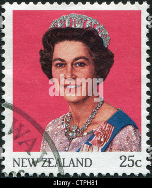 Neuseeland - ca. 1985: Briefmarken gedruckt in Neuseeland, zeigt Königin Elizabeth II, ca. 1985 Stockfoto