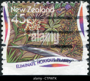 Neuseeland - ca. 1995: Eine Briefmarke gedruckt in Neuseeland, widmet sich der Beseitigung von giftiger Pflanzen, ca. 1995 Stockfoto