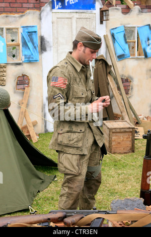 Schauspieler verkleidet als ein 1. Airborne US Army Soldat an einem WW2-Wochenende Stockfoto