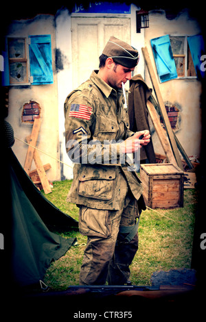 Schauspieler verkleidet als ein 1. Airborne US Army Soldat an einem WW2-Wochenende Stockfoto