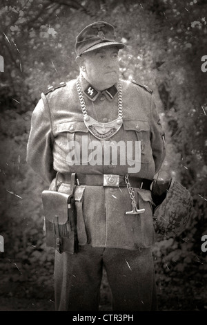 S/w-Bild von einer Waffen-SS-Verkehrspolizist Stockfoto