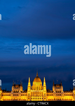 Nachtansicht des ungarischen Parlamentsgebäudes in Budapest, Ungarn, Osteuropa Stockfoto