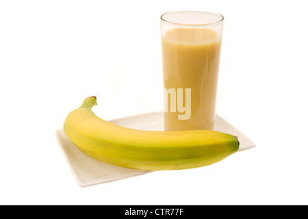 Frische Banane Smoothie - Studio mit einem weißen Hintergrund gedreht. Stockfoto