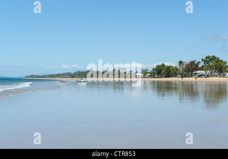 Ebbe am Wongaling Beach, ein Teil der Mission Beach, auf der Kasuar Küste von Queensland, Australien Stockfoto