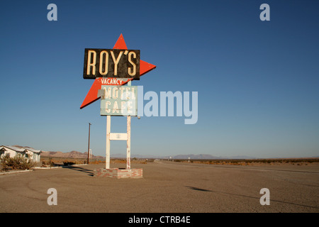 Roys Motel und Café unterzeichnen auf der Route 66 Stockfoto