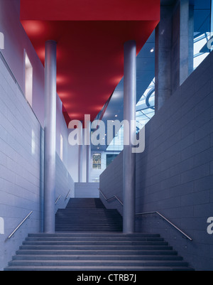 britische Botschaft im Hochformat des Innenraums (Treppe) Stockfoto