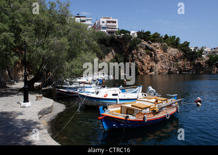 SEE-ÜBERLIEFERUNG IN AGIOS NIKOLAOS AUF DER GRIECHISCHEN INSEL KRETA. EUROPA. Stockfoto