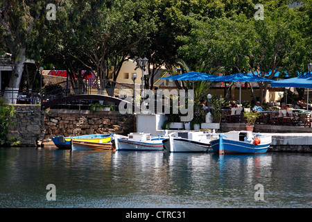 SEE-ÜBERLIEFERUNG IN AGIOS NIKOLAOS AUF DER GRIECHISCHEN INSEL KRETA. EUROPA. Stockfoto