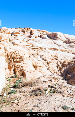 steinerne Abhang entlang Bab als Siq die Möglichkeit, verlorene Stadt Petra, Jordanien Stockfoto