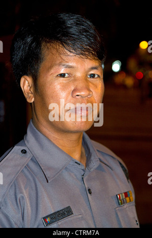 Burmesische Polizist in Yangon (Rangoon), Myanmar (Burma). Stockfoto