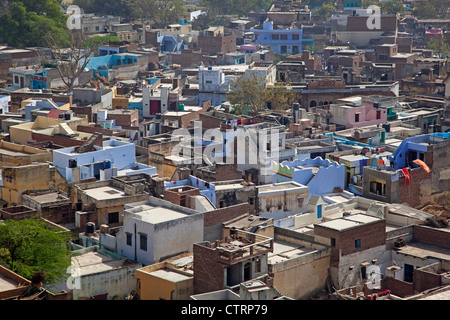 Blick über die Häuser des Dorfes Barsana / Varsana, Uttar Pradesh, Indien Stockfoto