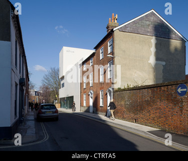 Das neue Chichester District Museum, jetzt genannt das Novium sitzt im nordwestlichen Quadranten Chichester, oben Weststraße und der Stockfoto