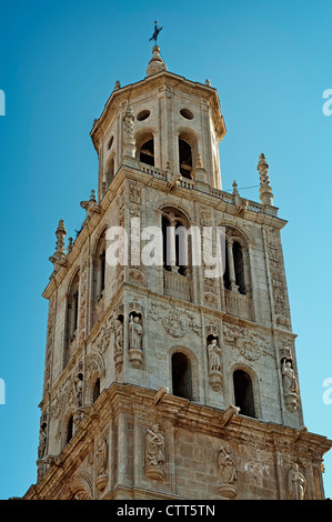 Renaissance-Kirche-Turm in der Stadt von Santa Maria del Campo, Burgos, Castilla y Leon, Spanien, Europa Stockfoto