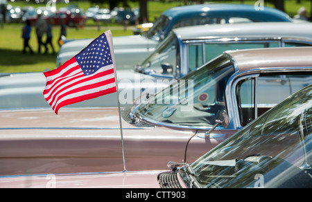 Amerikanische Flagge aus einem alten Classic American Auto. Englisch American Car Show Stockfoto