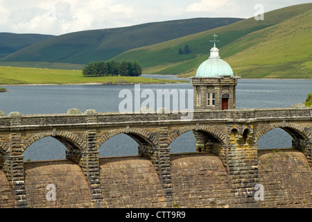 Craig Goch Reservoir Damm nahe talaufwärts, Elan, Wales UK. Stockfoto